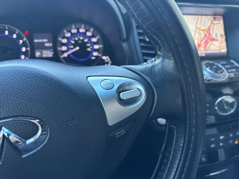 Used 2017 INFINITI QX70 AWD w/ Limited Package image 34