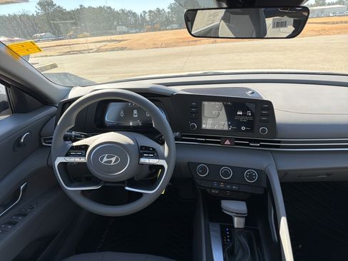 New 2026 Hyundai Elantra SE image 9