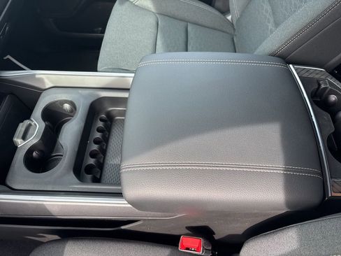 New 2026 RAM 1500 4x4 Crew Cab image 33