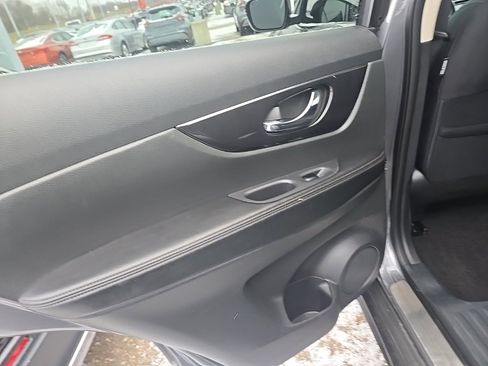 Used 2018 Nissan Rogue SV w/ Premium Package image 31