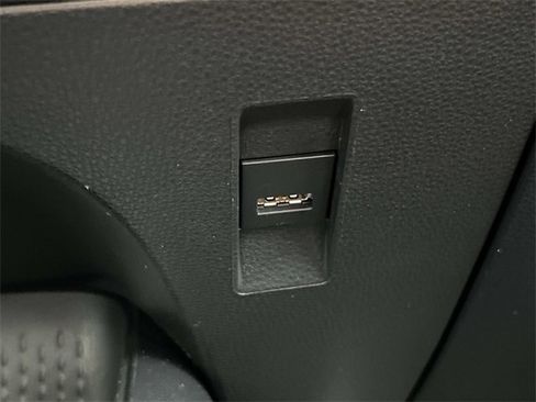 Used 2022 Toyota Corolla SE image 32