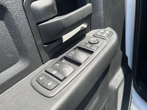 Used 2024 RAM 2500 Tradesman w/ Chrome Appearance Group image 17