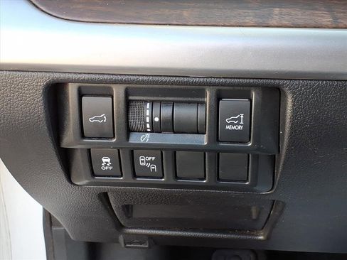 Used 2017 Subaru Outback 2.5i Limited image 22