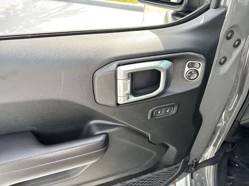 Used 2019 Jeep Wrangler Unlimited Sport S AWD/4WD image 40