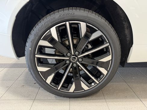 New 2026 Volvo XC60 B5 Ultra w/ Climate Package image 10