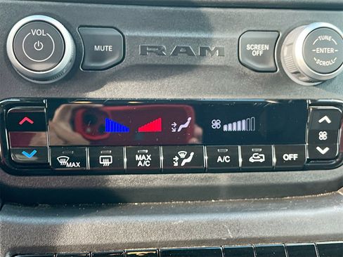 Used 2025 RAM ProMaster 3500 w/ Convenience Group image 15