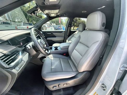 Certified 2026 GMC Acadia Elevation w/ Elevation Premium Package FWD image 18