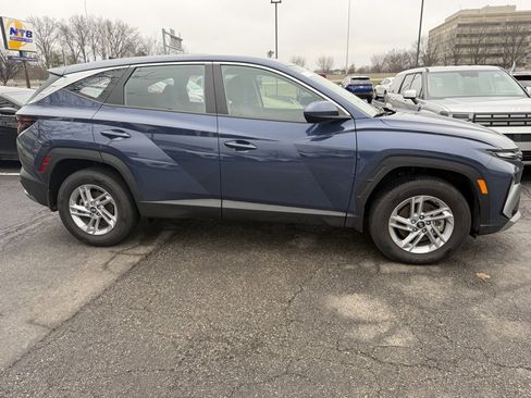 Used 2025 Hyundai Tucson SE image 3
