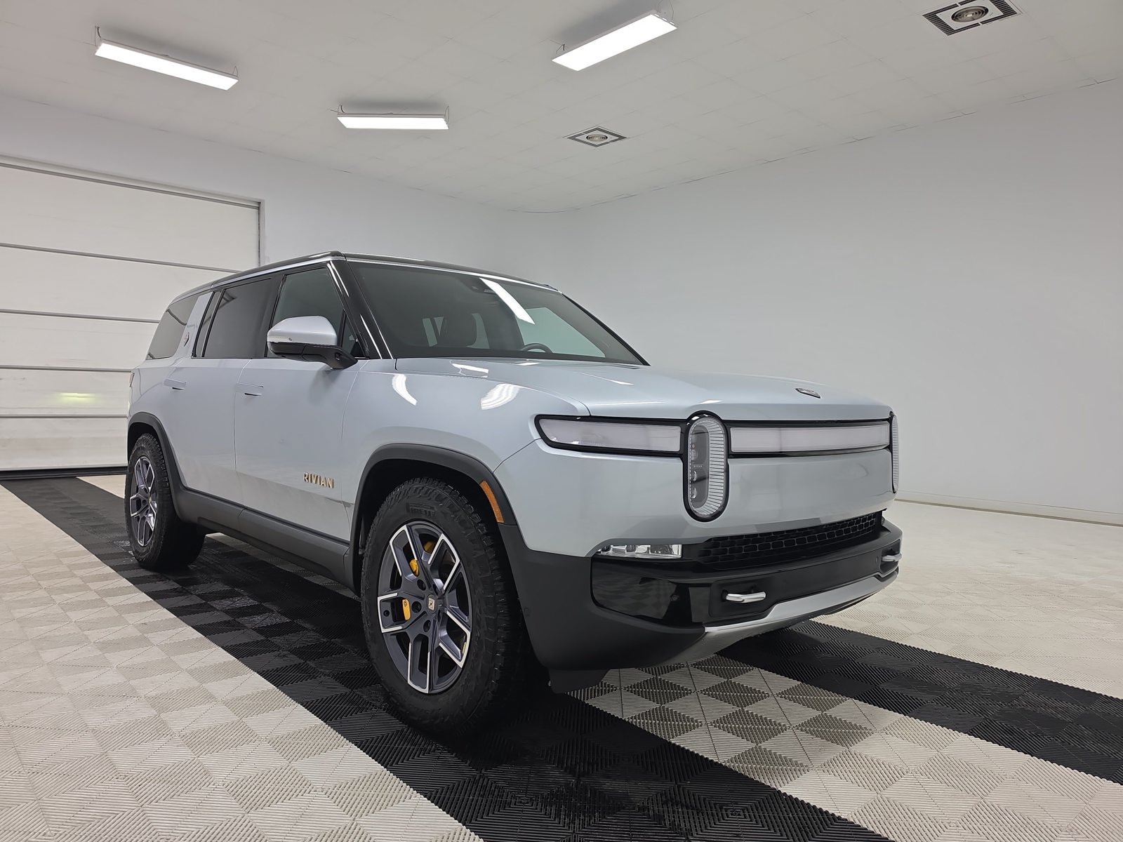 Used 2023 Rivian R1S Adventure Quad AWD/4WD image 7