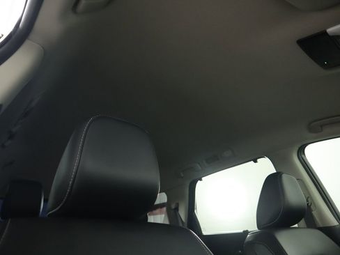 Used 2024 Nissan Pathfinder SL w/ Black Appearance Package image 18