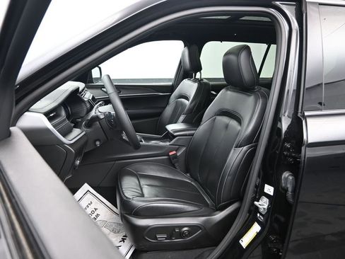 Used 2024 Jeep Grand Cherokee L Limited w/ Luxury Tech Group II image 25