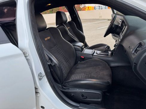 Used 2017 Dodge Charger R/T image 30