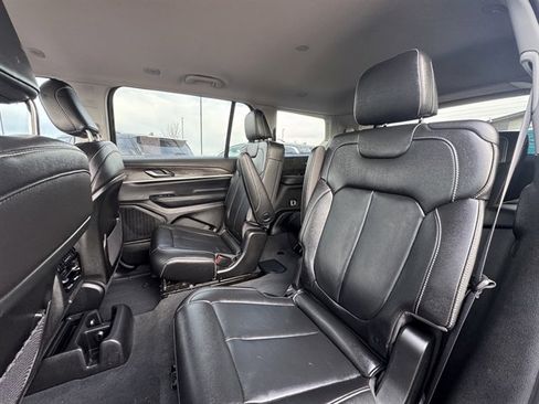 Used 2023 Jeep Grand Cherokee L Limited w/ Black Appearance Package image 10