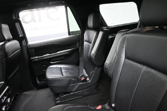 Used 2020 Ford Expedition XLT w/ Equipment Group 202A AWD/4WD image 22