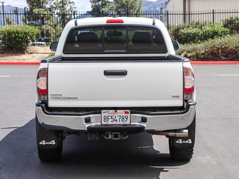 Used 2013 Toyota Tacoma 4x4 Double Cab w/ Limited Pkg image 6
