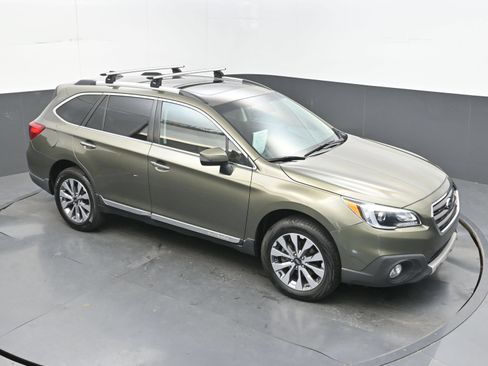 Used 2017 Subaru Outback 3.6R Touring AWD/4WD image 26