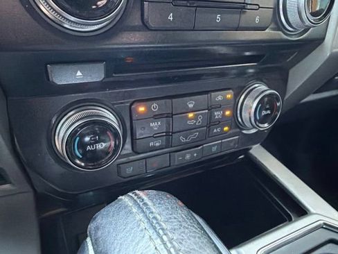 Used 2017 Ford F150 Lariat w/ Equipment Group 502A Luxury AWD/4WD image 34