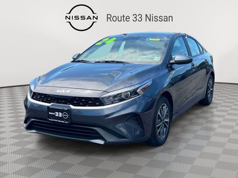 Used 2024 Kia Forte LXS FWD image 2