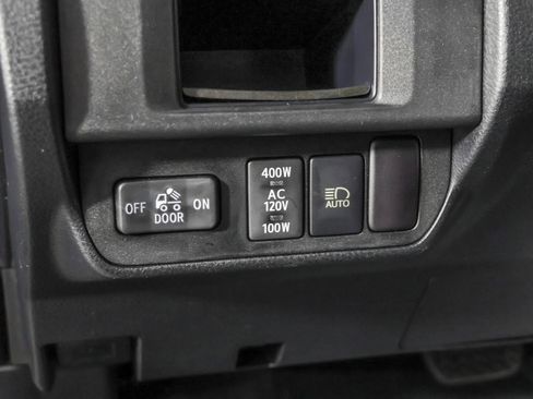 Used 2018 Toyota Tacoma TRD Off-Road w/ Technology Package AWD/4WD image 24