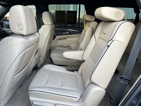 Used 2022 Cadillac Escalade Premium Luxury AWD/4WD image 26