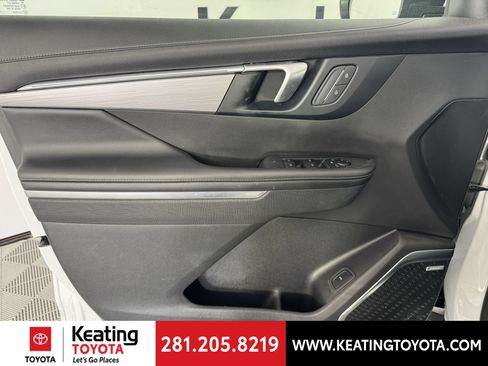 Used 2025 Buick Enclave Preferred AWD/4WD image 11