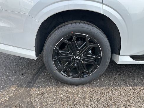Used 2026 INFINITI QX80 4WD w/ Sport Exterior Package image 10