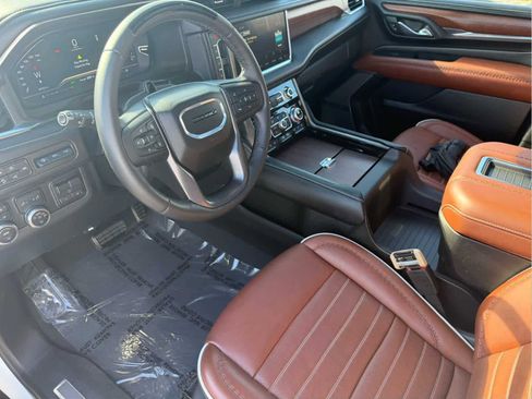 Used 2024 GMC Yukon Denali Ultimate image 10