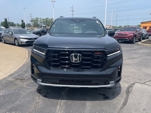 New 2025 Honda Pilot TrailSport image 3