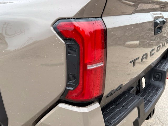 Used 2026 Toyota Tacoma TRD Off-Road AWD/4WD image 12