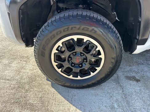 Used 2024 Toyota Tacoma TRD Off-Road image 7