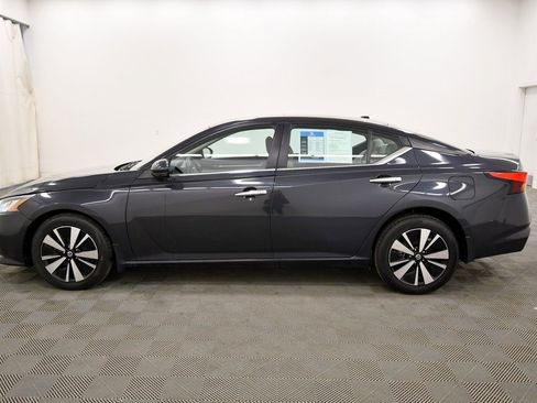 Used 2021 Nissan Altima 2.5 SV w/ SV Premium Package image 3