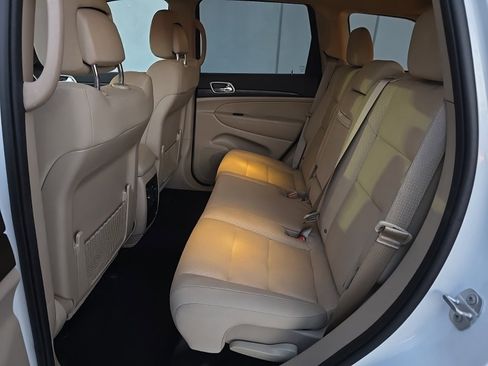 Used 2022 Jeep Grand Cherokee Laredo E image 8