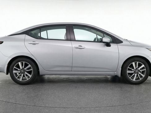 Used 2025 Nissan Versa SV FWD image 11