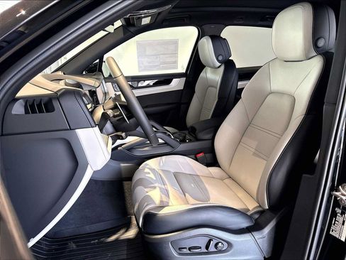 New 2026 Porsche Cayenne AWD/4WD image 5
