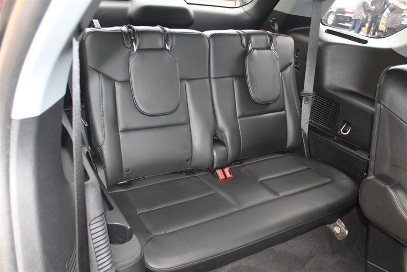 Used 2023 Ford Explorer XLT w/ Equipment Group 202A AWD/4WD image 17
