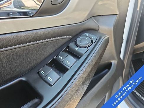 Used 2023 Chevrolet Traverse LT image 12