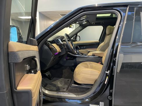Used 2024 Land Rover Range Rover Sport SE image 18