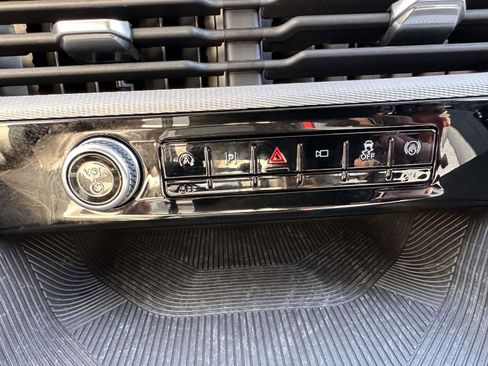 Used 2025 Ford Explorer Active image 26