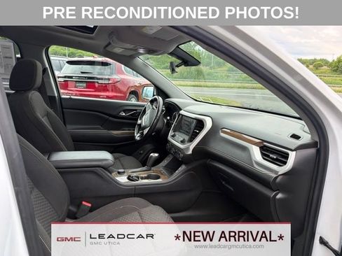 Used 2017 GMC Acadia SLE AWD/4WD image 10