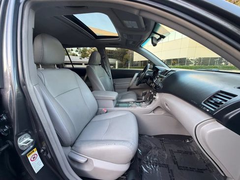 Used 2013 Toyota Highlander SE FWD image 13