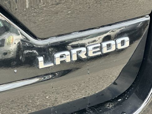Used 2023 Jeep Grand Cherokee Laredo AWD/4WD image 26