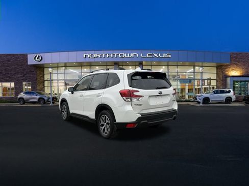 Used 2021 Subaru Forester Premium image 22