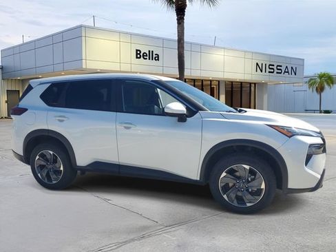 Used 2025 Nissan Rogue SV FWD image 8