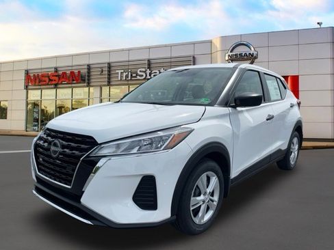 New 2025 Nissan Kicks Play S image 2