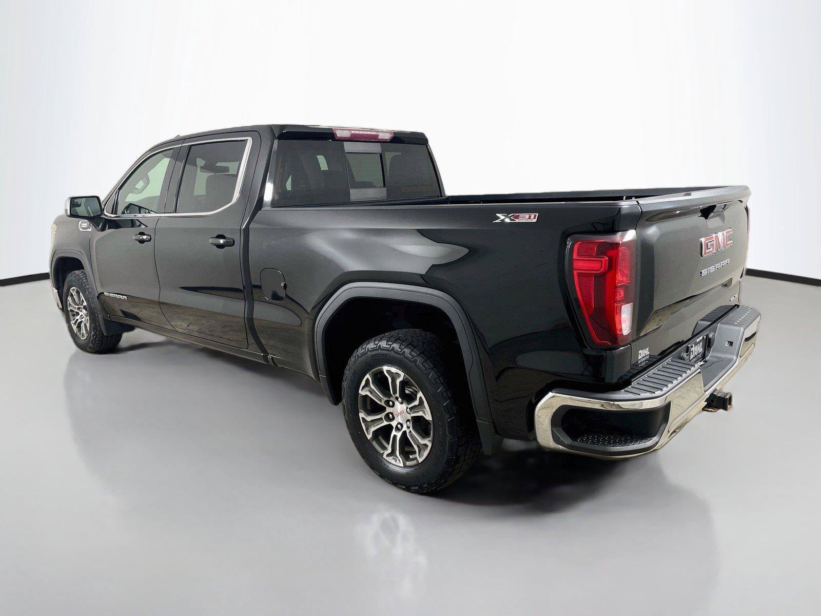 Used 2021 GMC Sierra 1500 SLE w/ X31 Off-Road Package AWD/4WD image 10