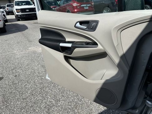Used 2023 Ford Transit Connect XLT image 17