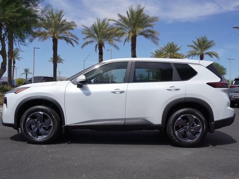 Certified 2026 Nissan Rogue SV FWD image 2