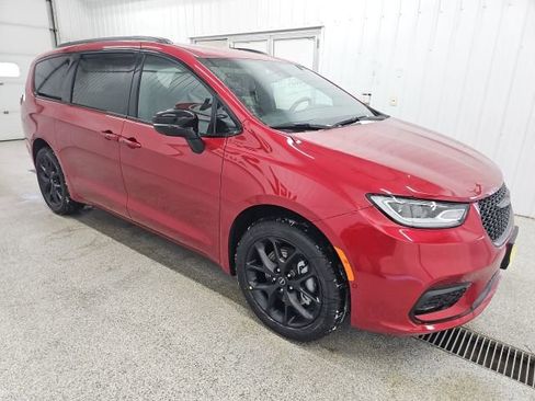 New 2026 Chrysler Pacifica Select w/ S Appearance Package image 6