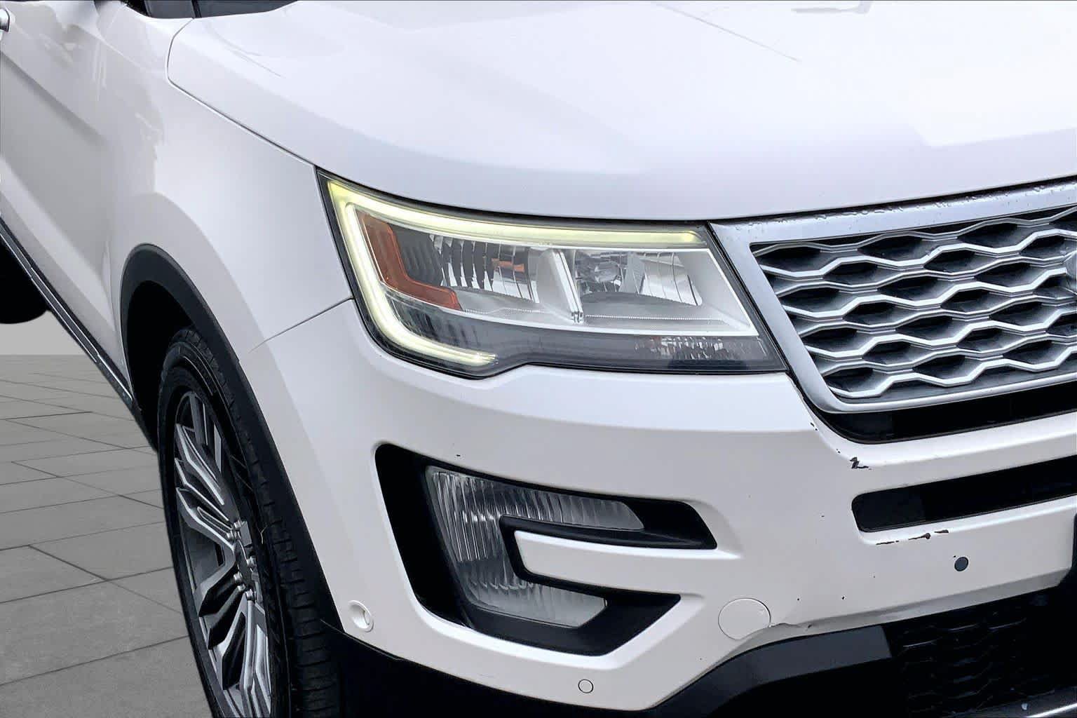 Used 2017 Ford Explorer Platinum AWD/4WD image 28