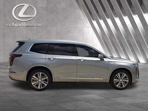 Used 2025 Cadillac XT6 Premium Luxury FWD image 4